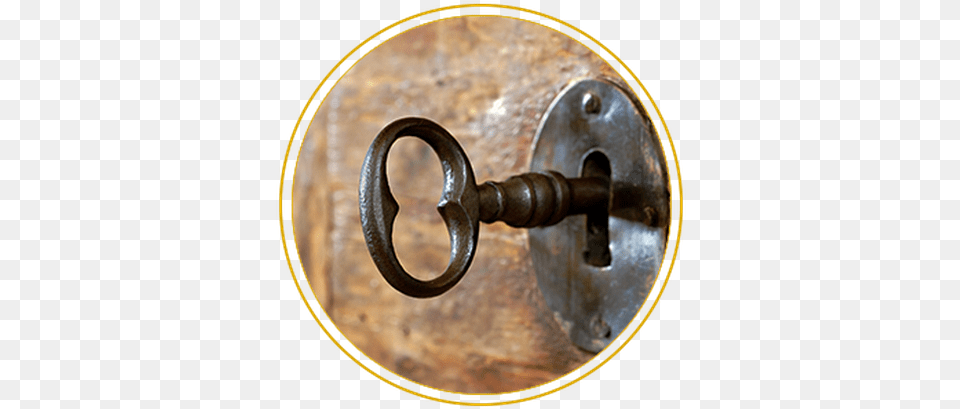 Closeup Of An Old Keyhole With Key On A Wooden Antique Pomys Na Prezent Tajemnicza Komnata Escape Room, Smoke Pipe Free Png Download