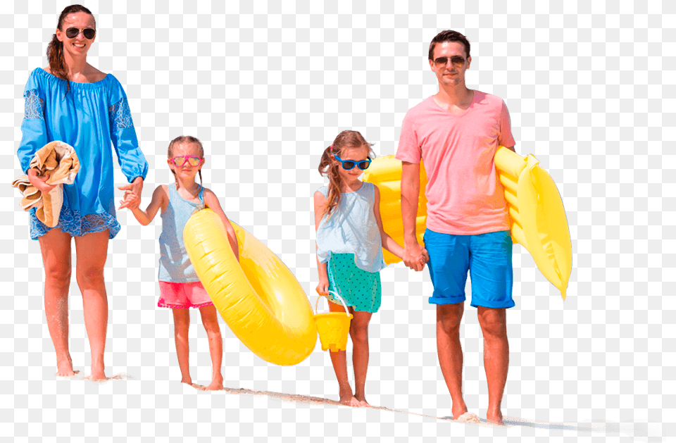 Familia Feliz En La Playa De Cancun Con Globos Familia En La Playa, Shorts, Clothing, Adult, Person Free Transparent Png