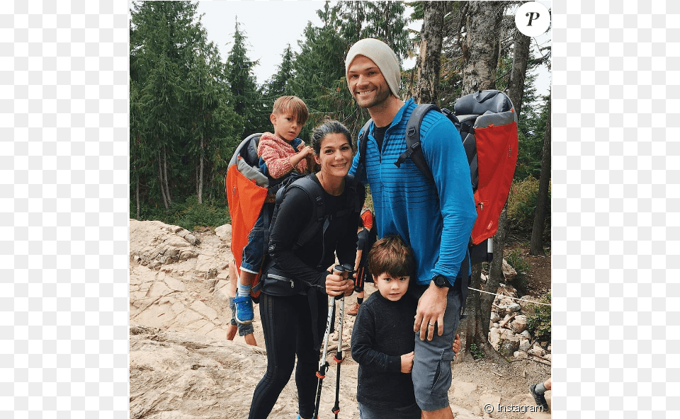 Genevieve Et Jared Padalecki Au Ct De Leurs Deux Jared Padalecki With Family, Hiking, Leisure Activities, Nature, Outdoors Free Transparent Png