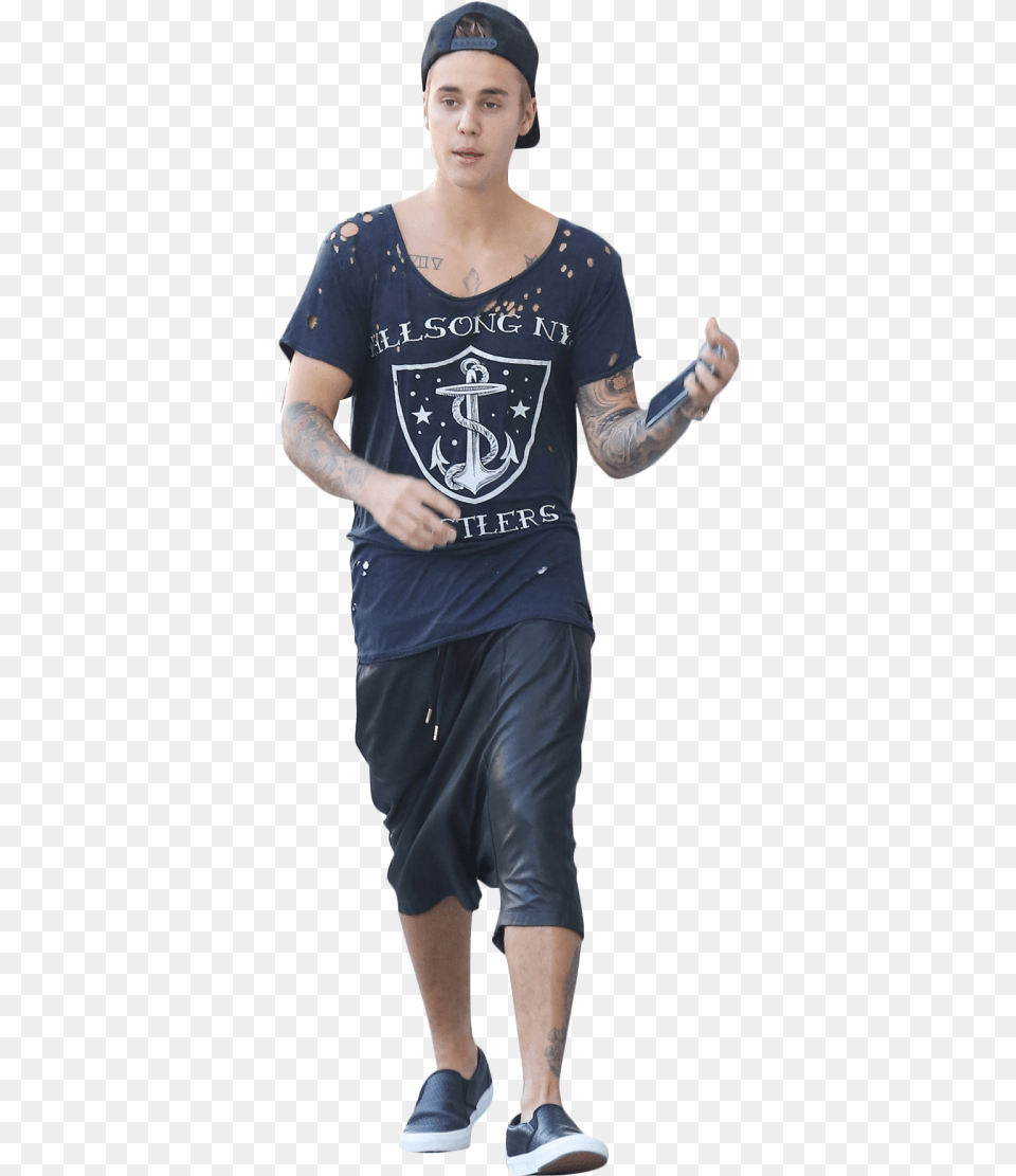 Justin Bieber Walking Image Purepng Transparent Transparent People Walking, Baseball Cap, Person, Skin, Clothing Free Png