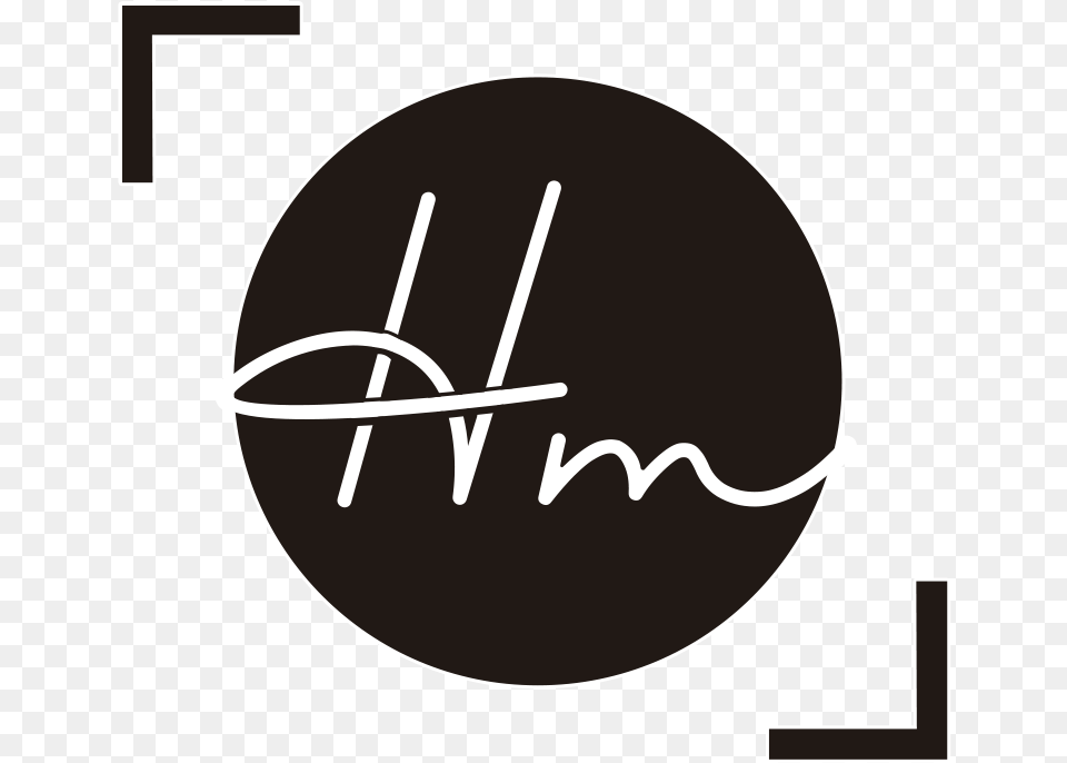 Logo Hm 2019 Cuadrado Circle, Text, Handwriting, Clothing, Hardhat Png