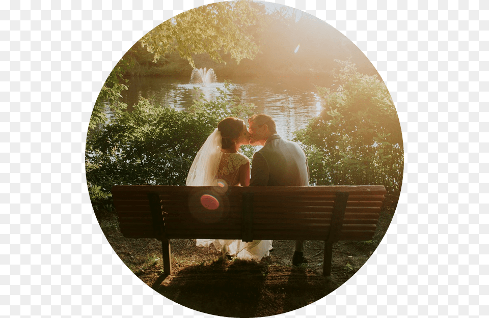Newly Wed Couple Kissing On Bench Lugares Para Hacer Fotos En Aragon, Photography, Furniture, Fashion, Gown Free Png Download