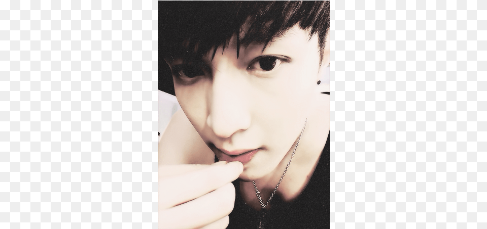 Tumblr Nbl96liryu1rfzr7uo3 500 Yixing Zhang, Person, Body Part, Hand, Finger Png